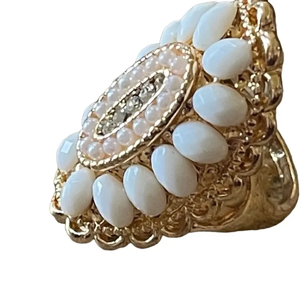 NWOT pearl rhinestone gold tone ring size US side 6.5